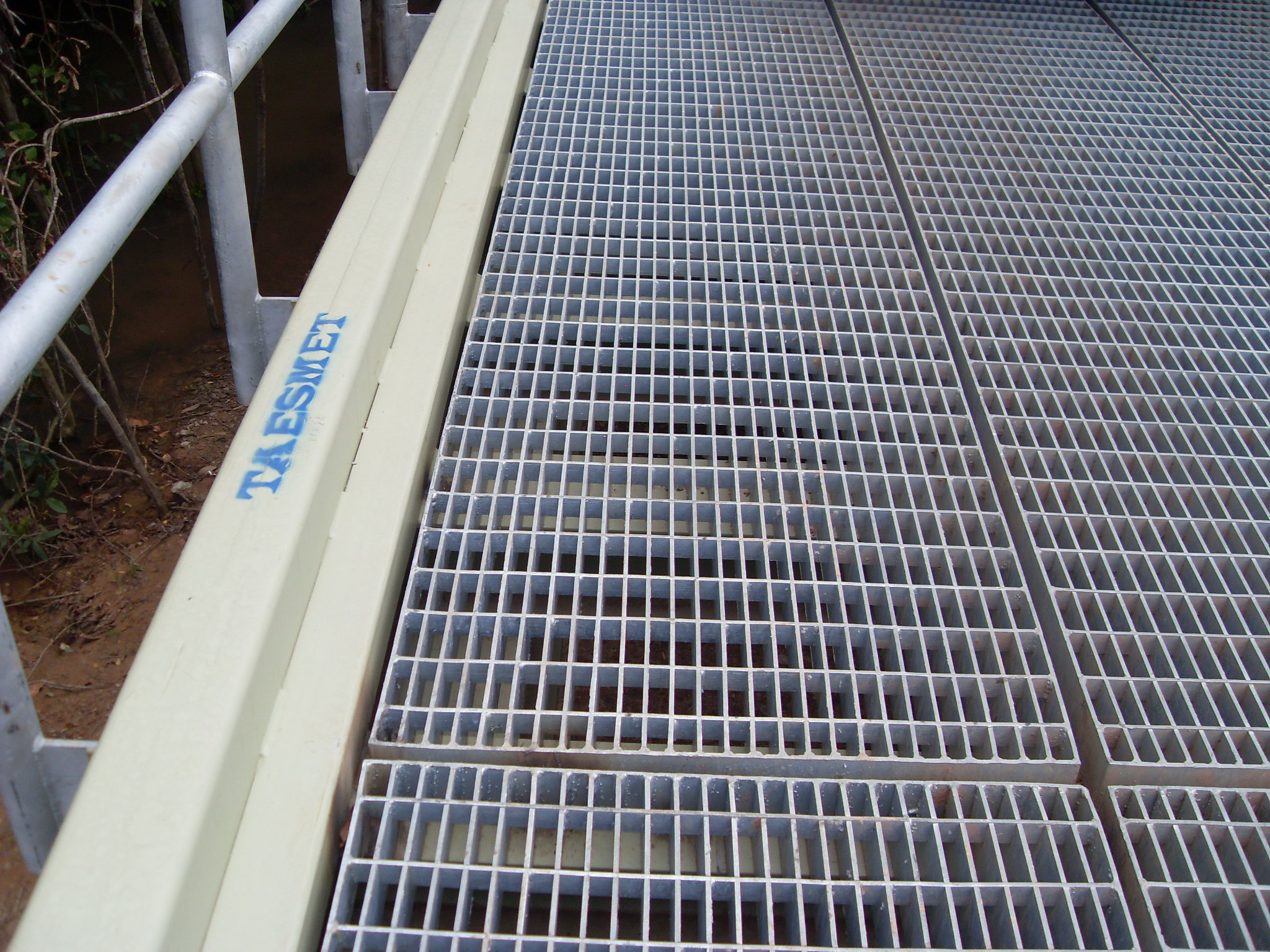 pisos-para-puentes-en-rejilla-metalica-taesmet-01